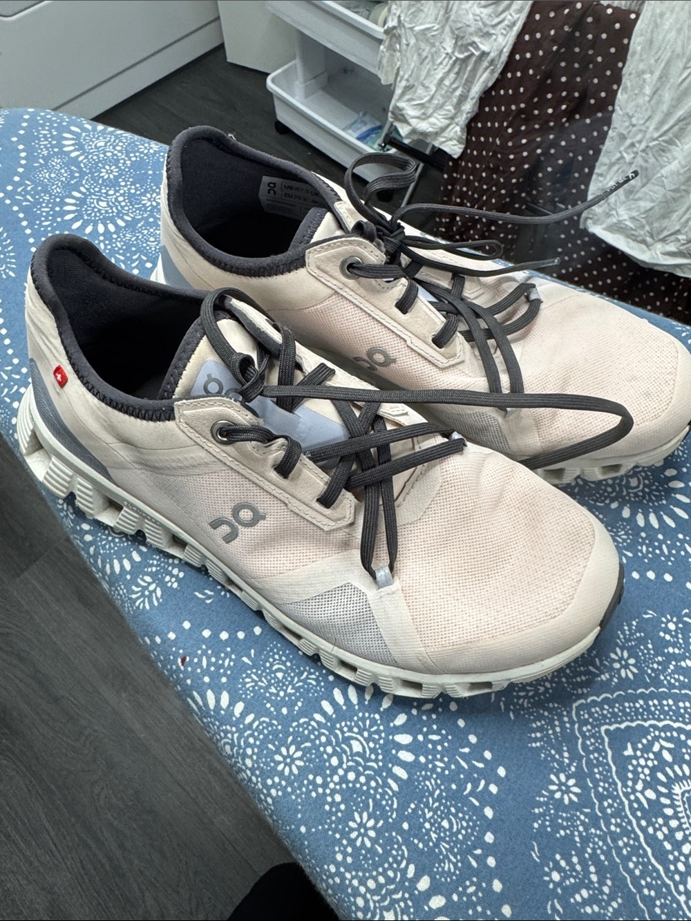 On Running Women’s Sneakers in Light Pink and Black